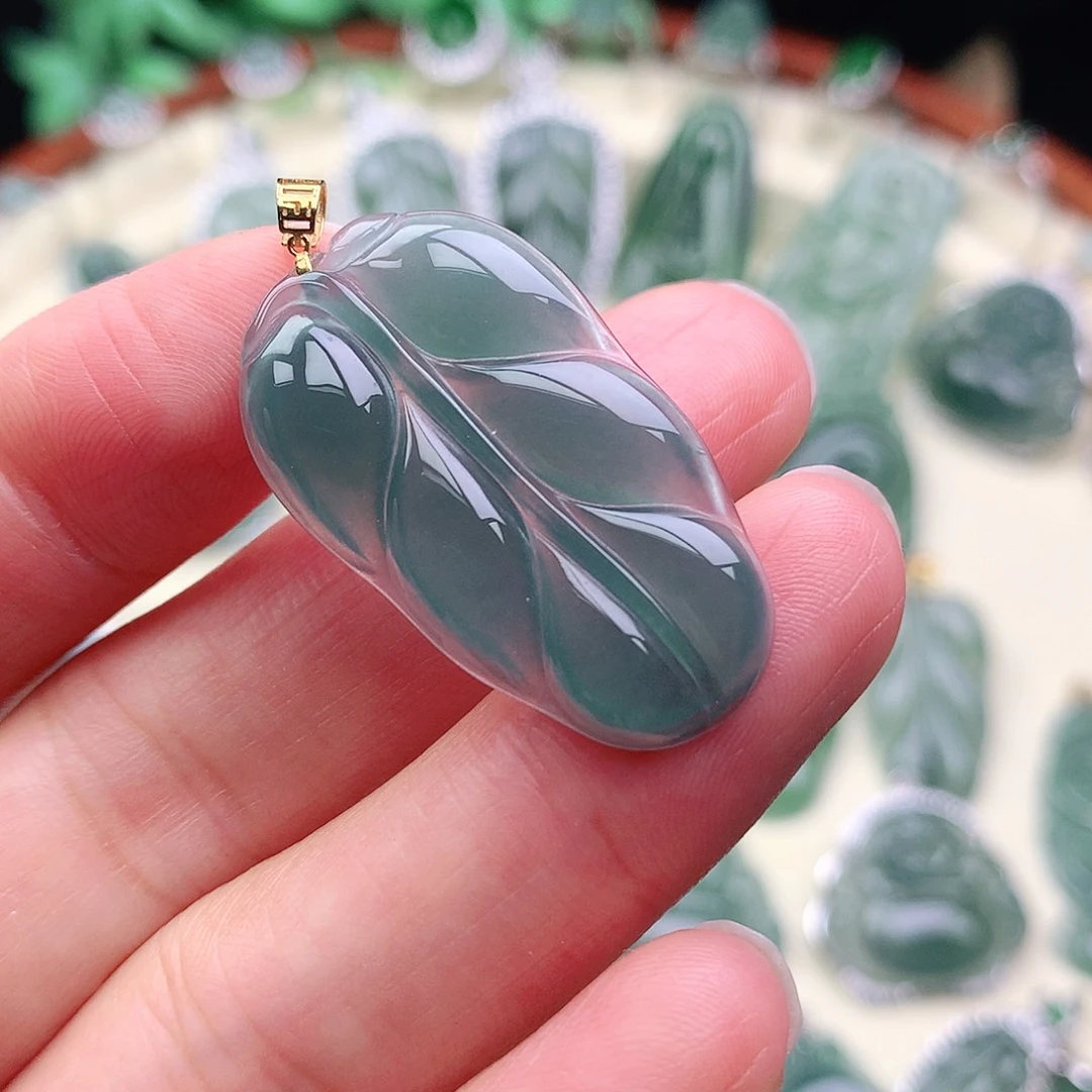 颈饰18K金镶嵌翡翠吊坠