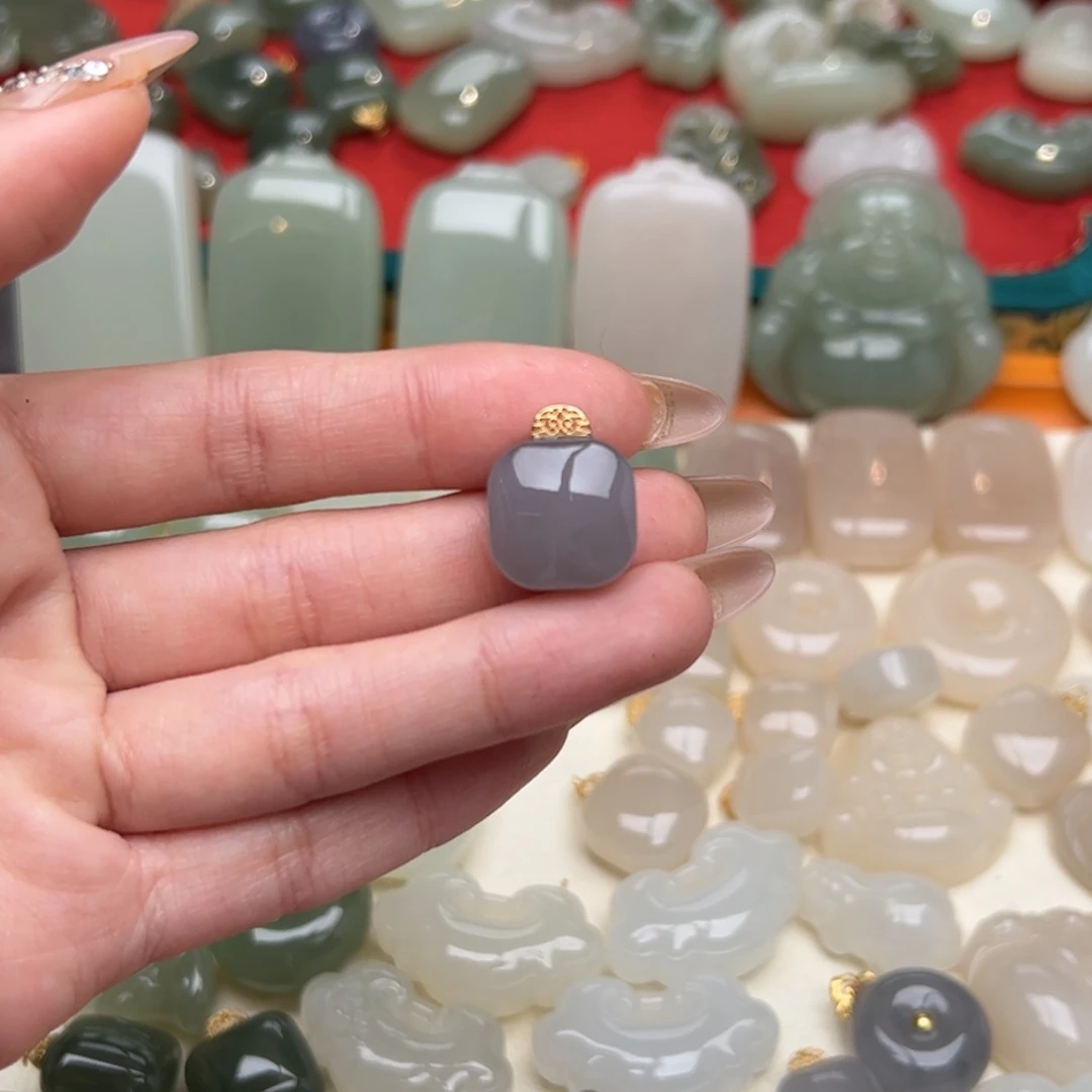 和田玉耳饰未镶嵌L*