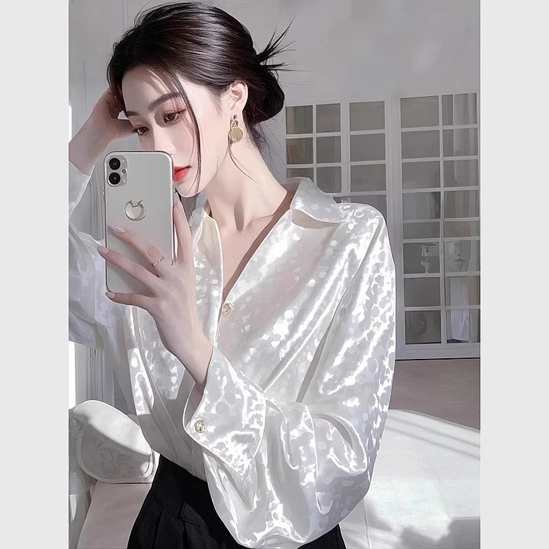 今年流行白色长袖缎面衬衫早春新款韩系宽松百搭法式衬衣女士上衣