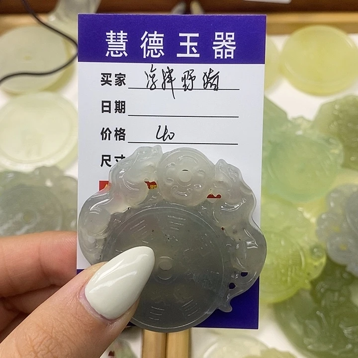 凉***猪蛇纹石玉合金颈饰