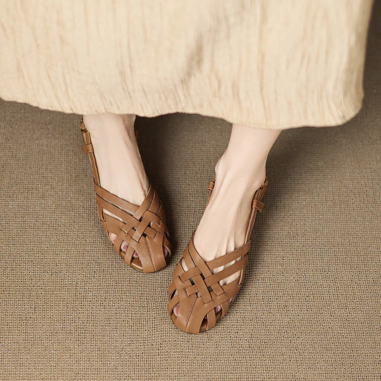 一字带凉鞋女夏2025年新款法式复古百搭中跟粗跟编织镂空罗马鞋女