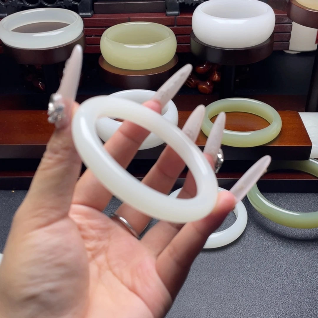 梅***¥【兰琴珠宝】55圆条脂白