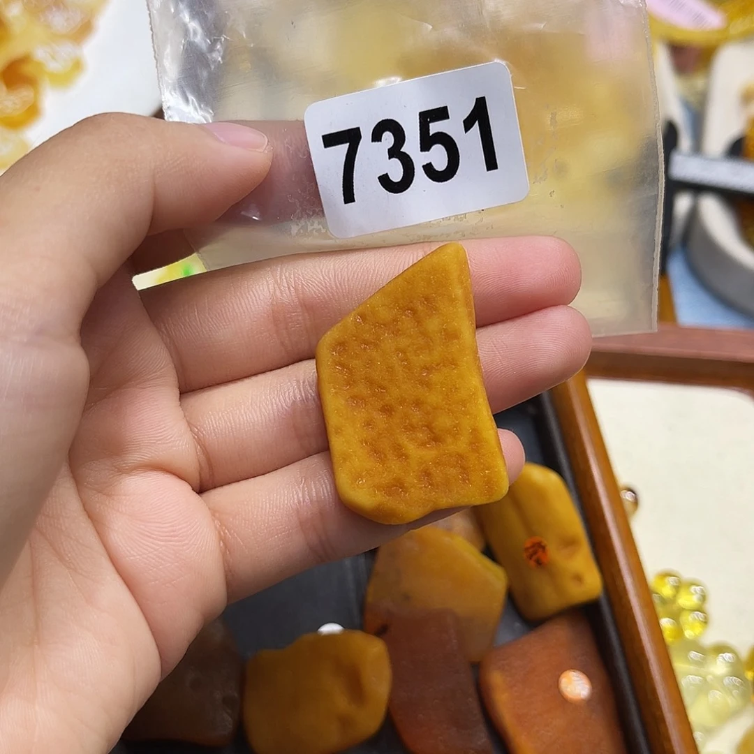 琥珀未镶嵌珠宝奇石