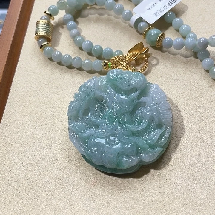 翡翠颈饰未镶嵌翡翠吊坠