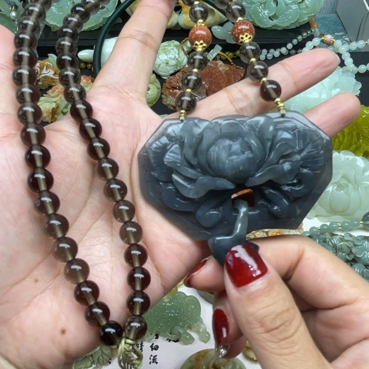 蛇纹石玉未镶嵌颈饰