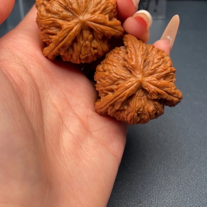 凌***晨文玩核桃吊坠白狮子