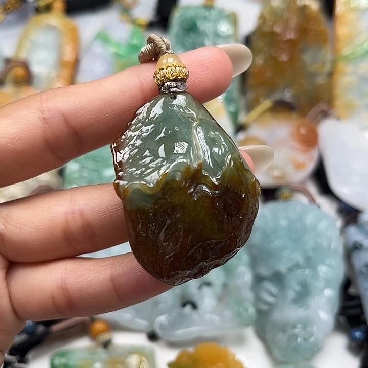 翡翠未镶嵌颈饰悟道