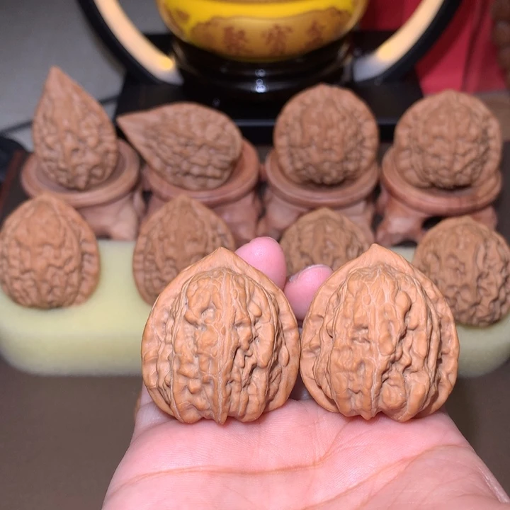 文玩核桃把件赤龙鸡心