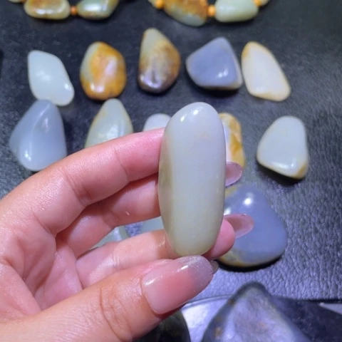 勇***和田玉未镶嵌颈饰