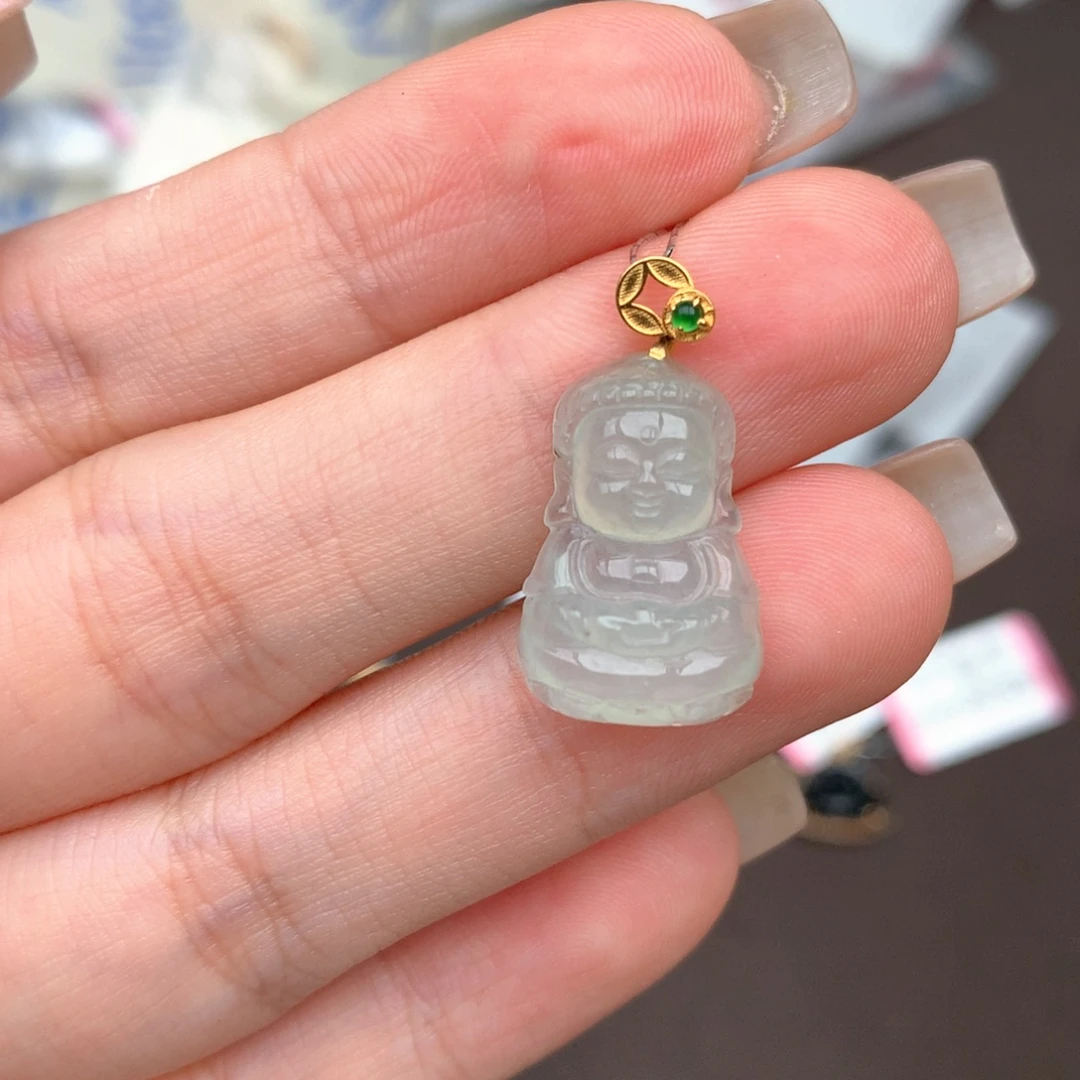 翡翠18K金镶嵌挂件…..