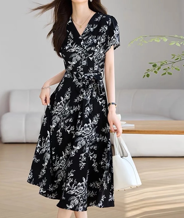 GL9072  黑色碎花连衣裙女夏季新款法式气质V领系带裙子