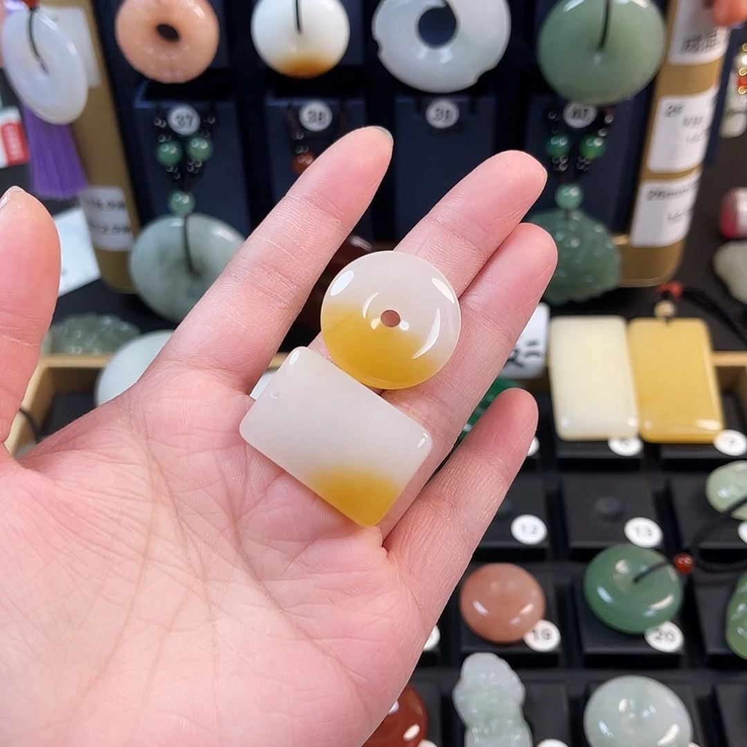 颈饰未镶嵌石英质玉汐*?