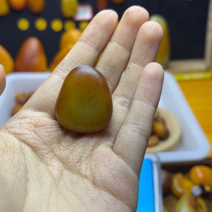 宸***初和田玉（糖玉）未镶嵌珠宝半成品