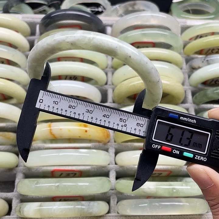 蛇纹石玉未镶嵌手镯129