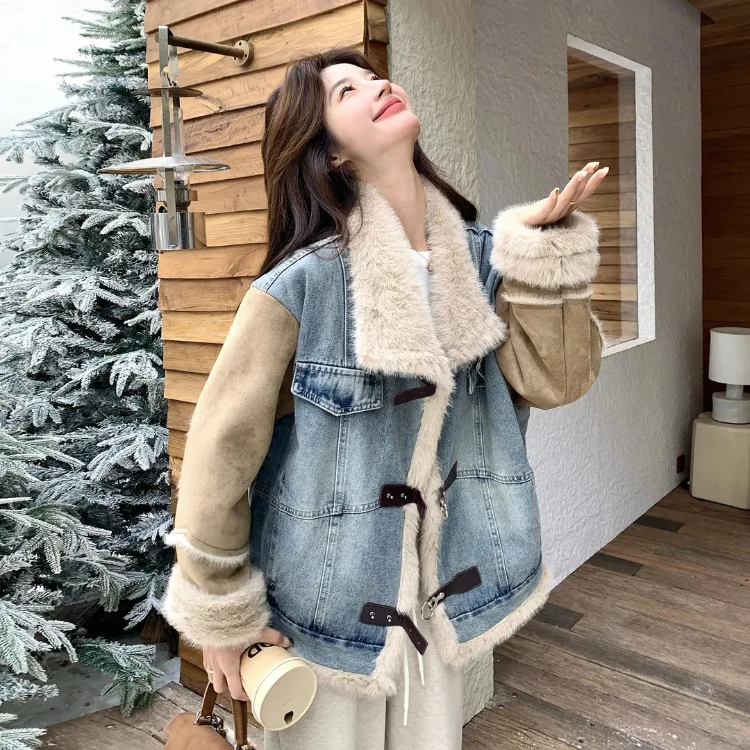 复古时髦牛仔拼接皮毛一体短外套女2025冬季新款设计感超好看上衣