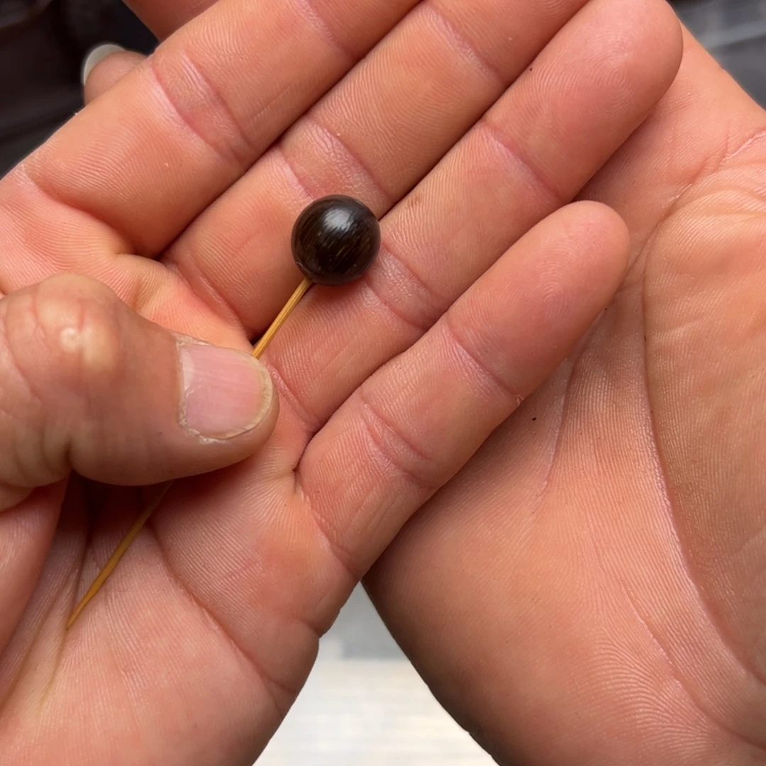 树脂只买单纯的吊坠，没带链子，属的性质。