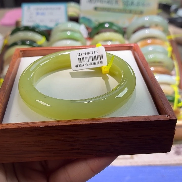 和田玉未镶嵌手镯52 圈口55