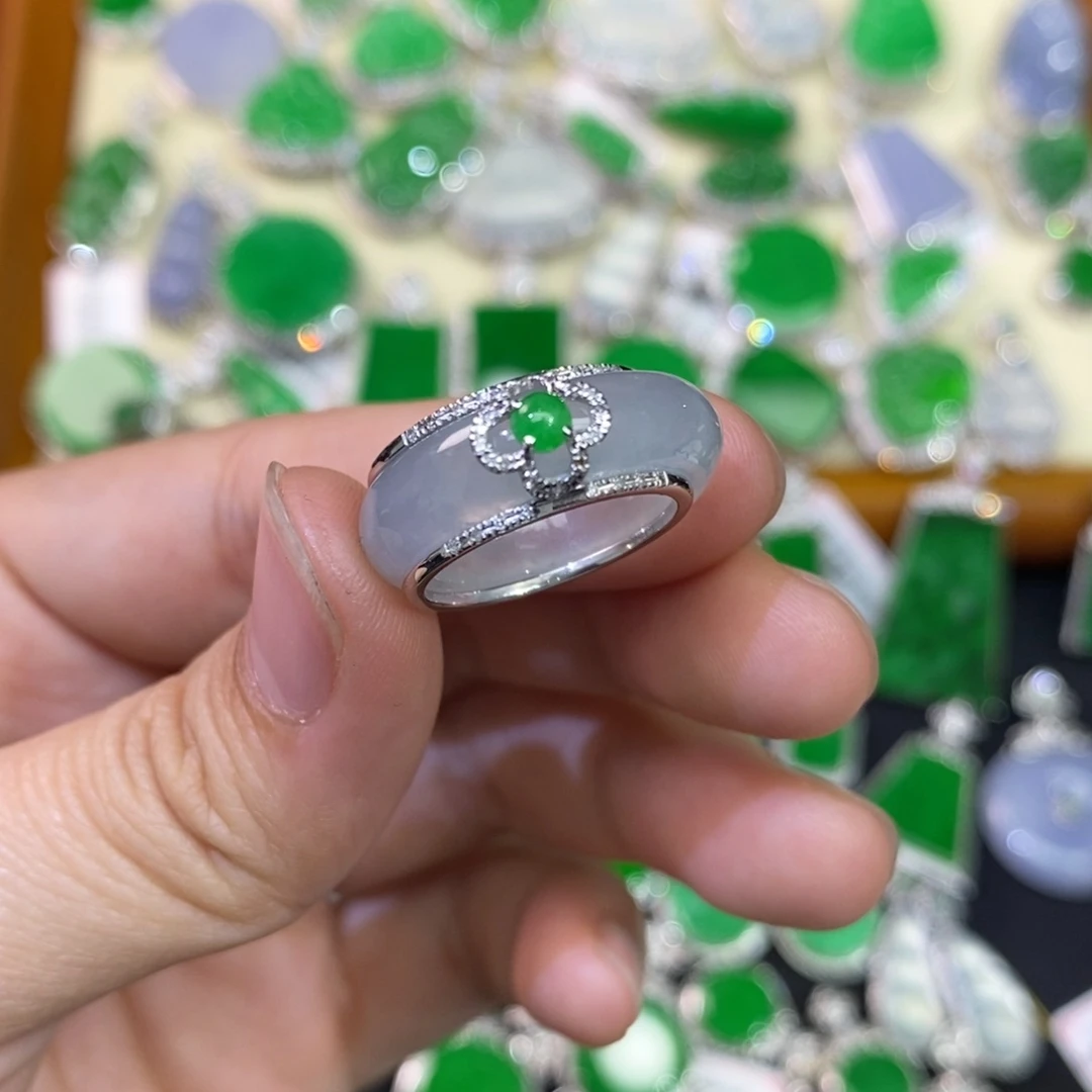 翡翠戒指18K金镶嵌戒圈9号圈口 对圈口拍