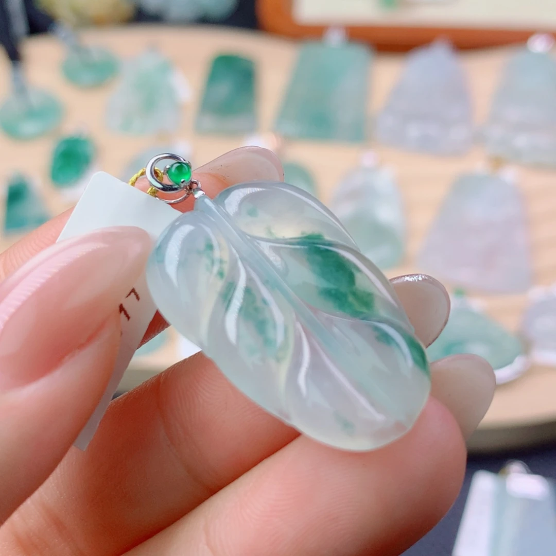 翡翠18K金镶嵌颈饰翡翠吊坠