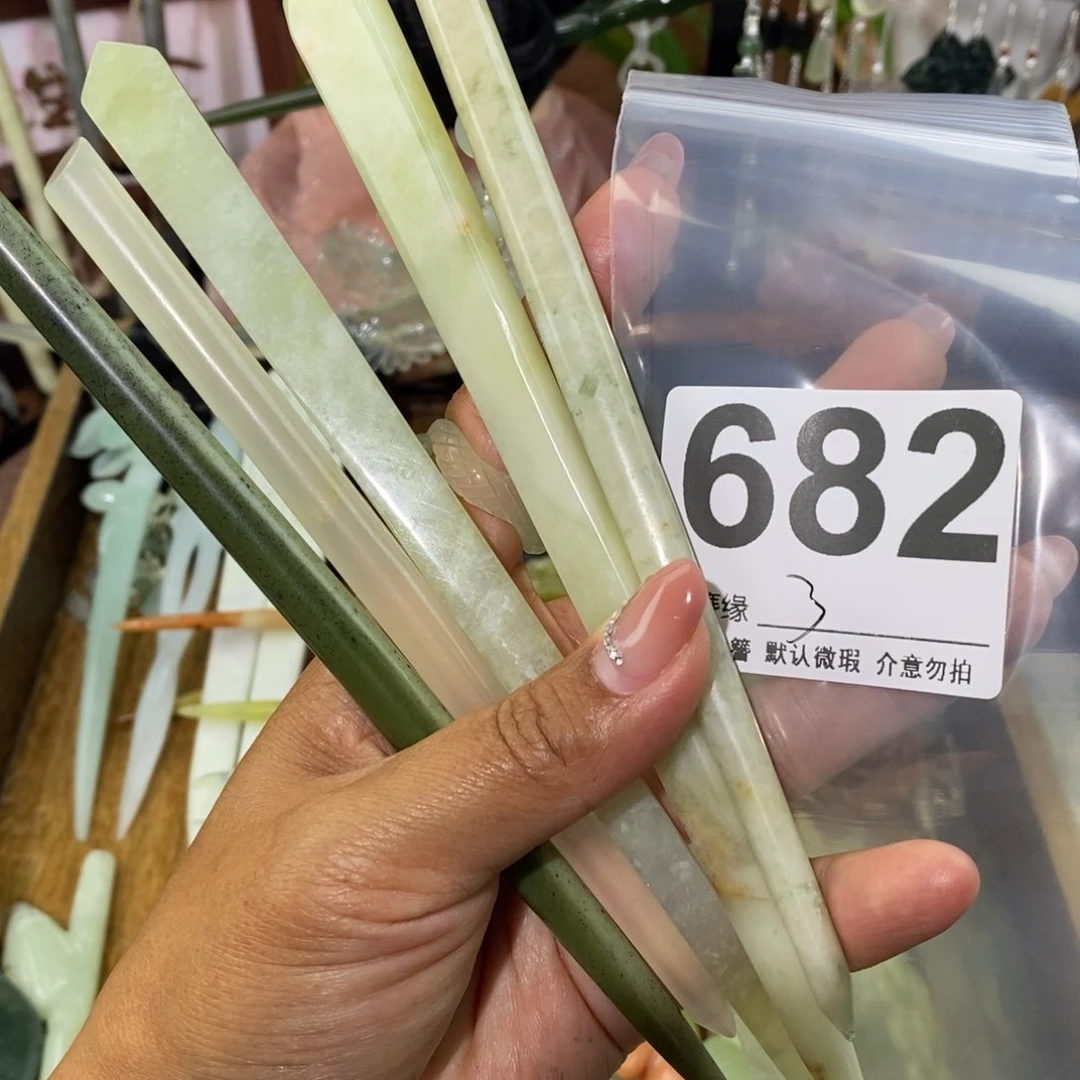 蛇纹石玉未镶嵌发饰雾*