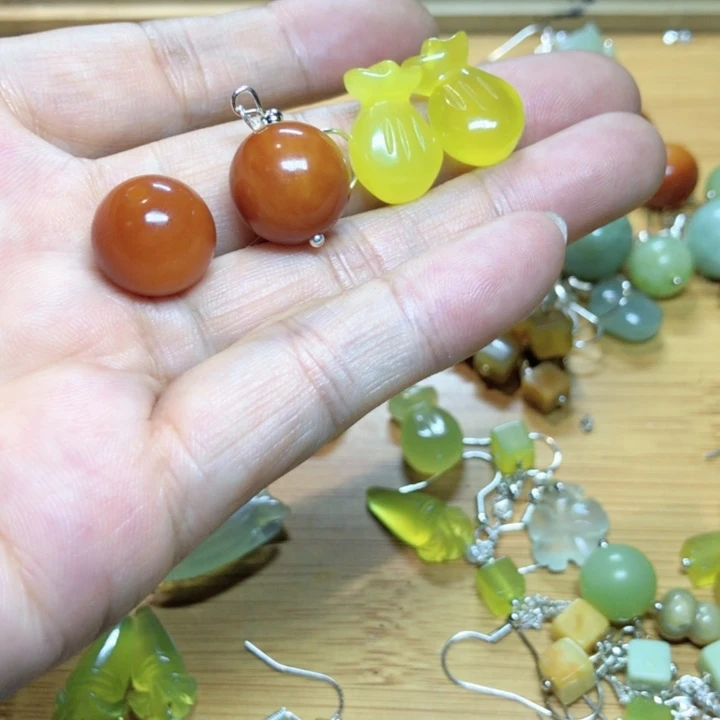 【闪购商品】蛇纹石玉耳环未镶嵌静***z