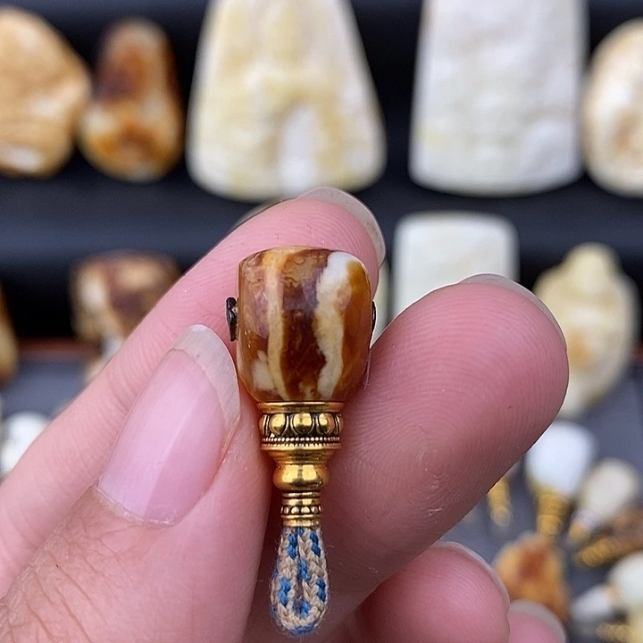 琥珀未镶嵌裸石10金塔c222