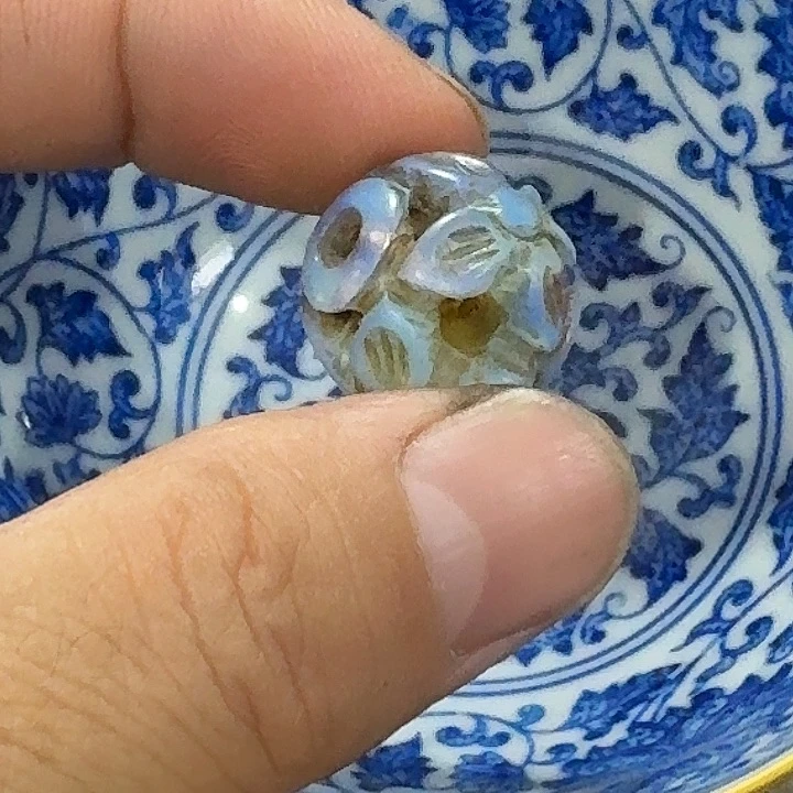 瓷片瓷自顾自的一个人