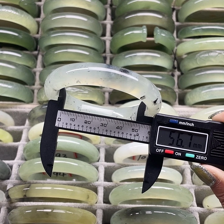 蛇纹石玉未镶嵌手镯83