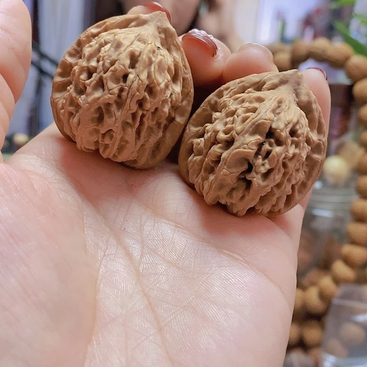 【闪购商品】文玩核桃把件36山神庙蜡皮