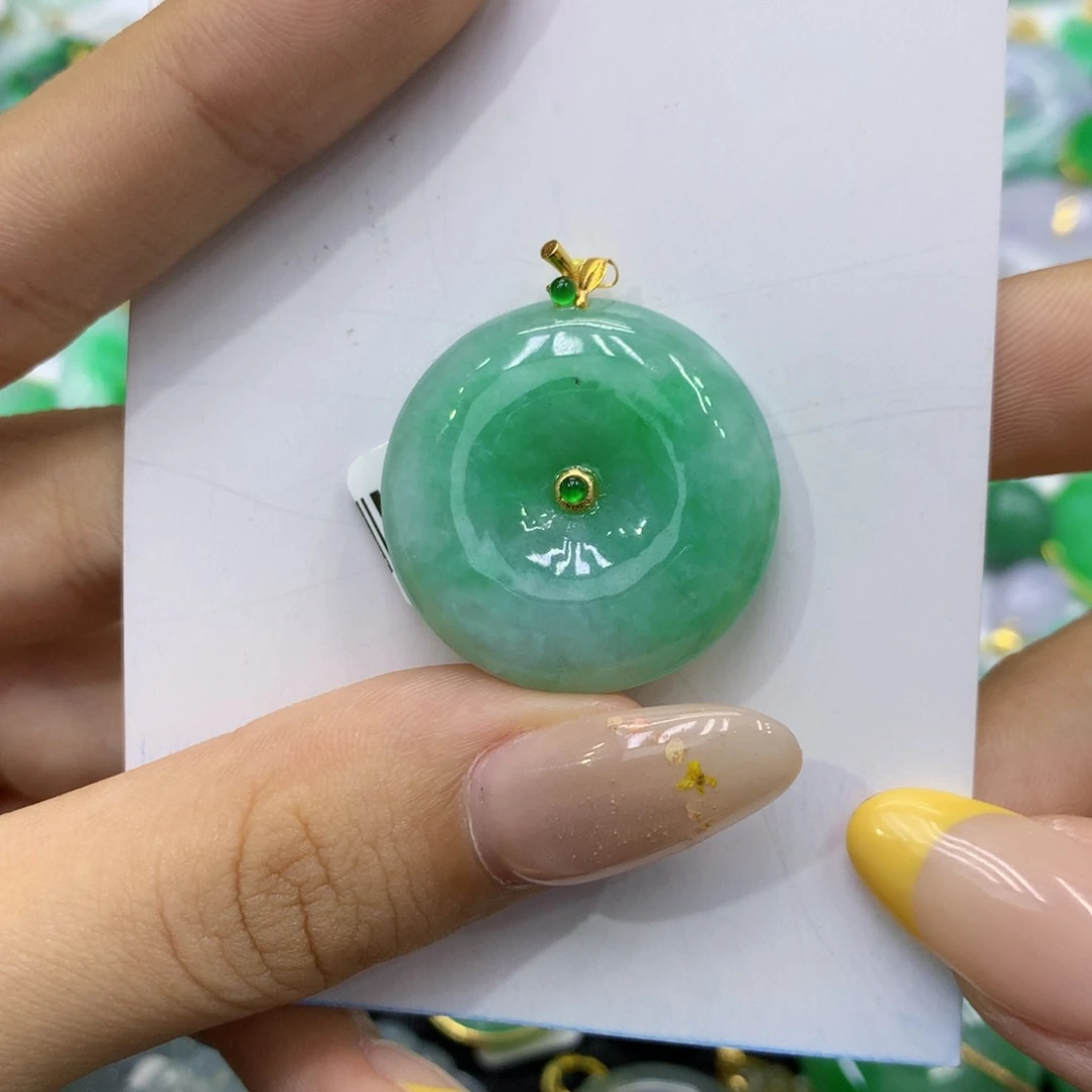 颈饰18K金镶嵌翡翠