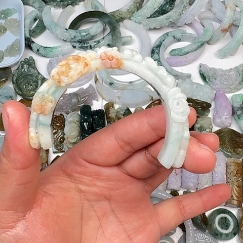 定制翡翠未镶嵌半镯