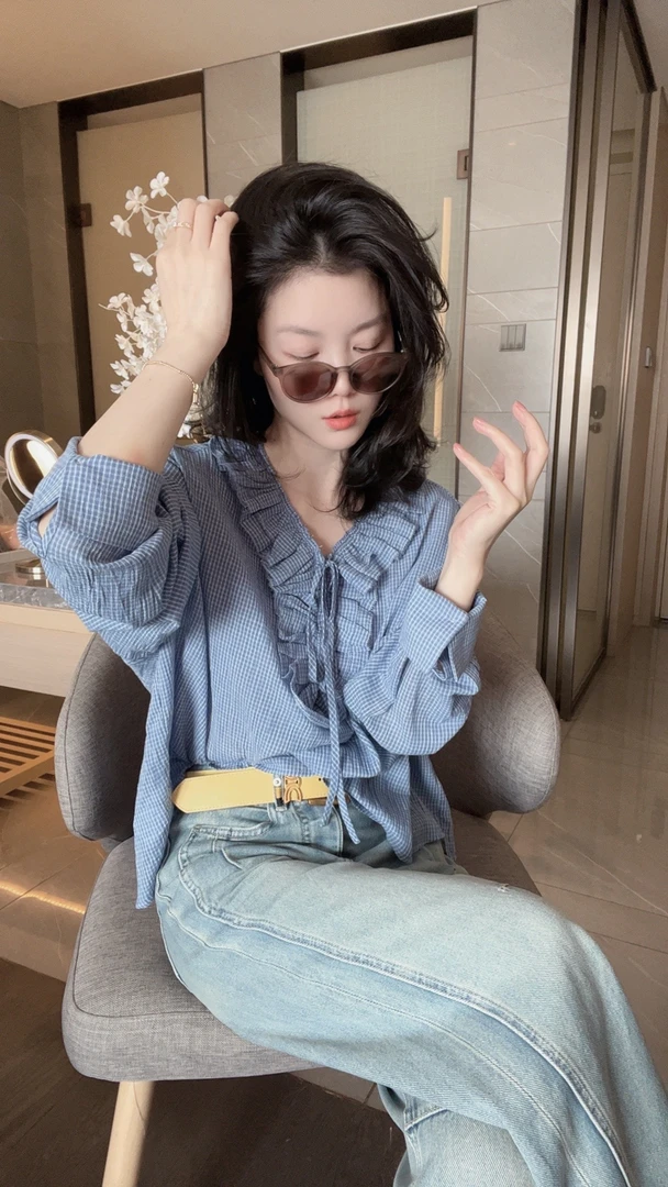 【悦悦专属】设计款减龄荷叶花边绑带V领条纹长袖衬衫Y03