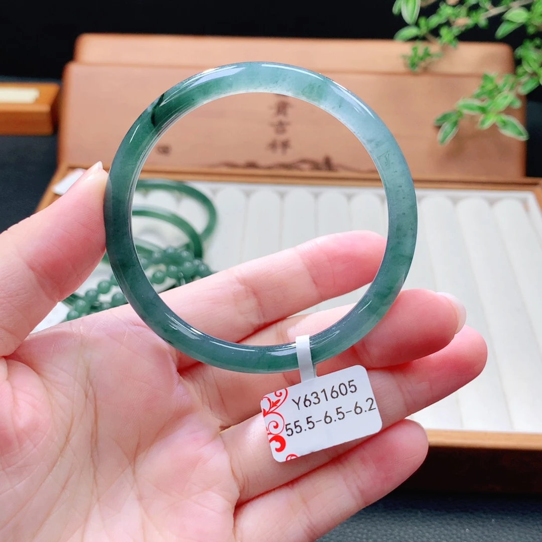 翡翠未镶嵌手镯（圆镯）
