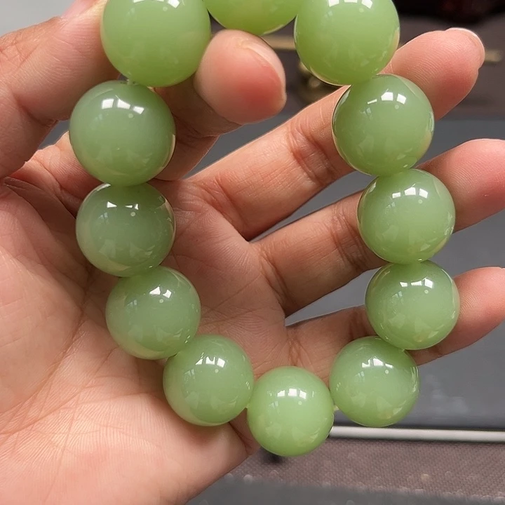 颈饰未镶嵌和田玉(糖玉)