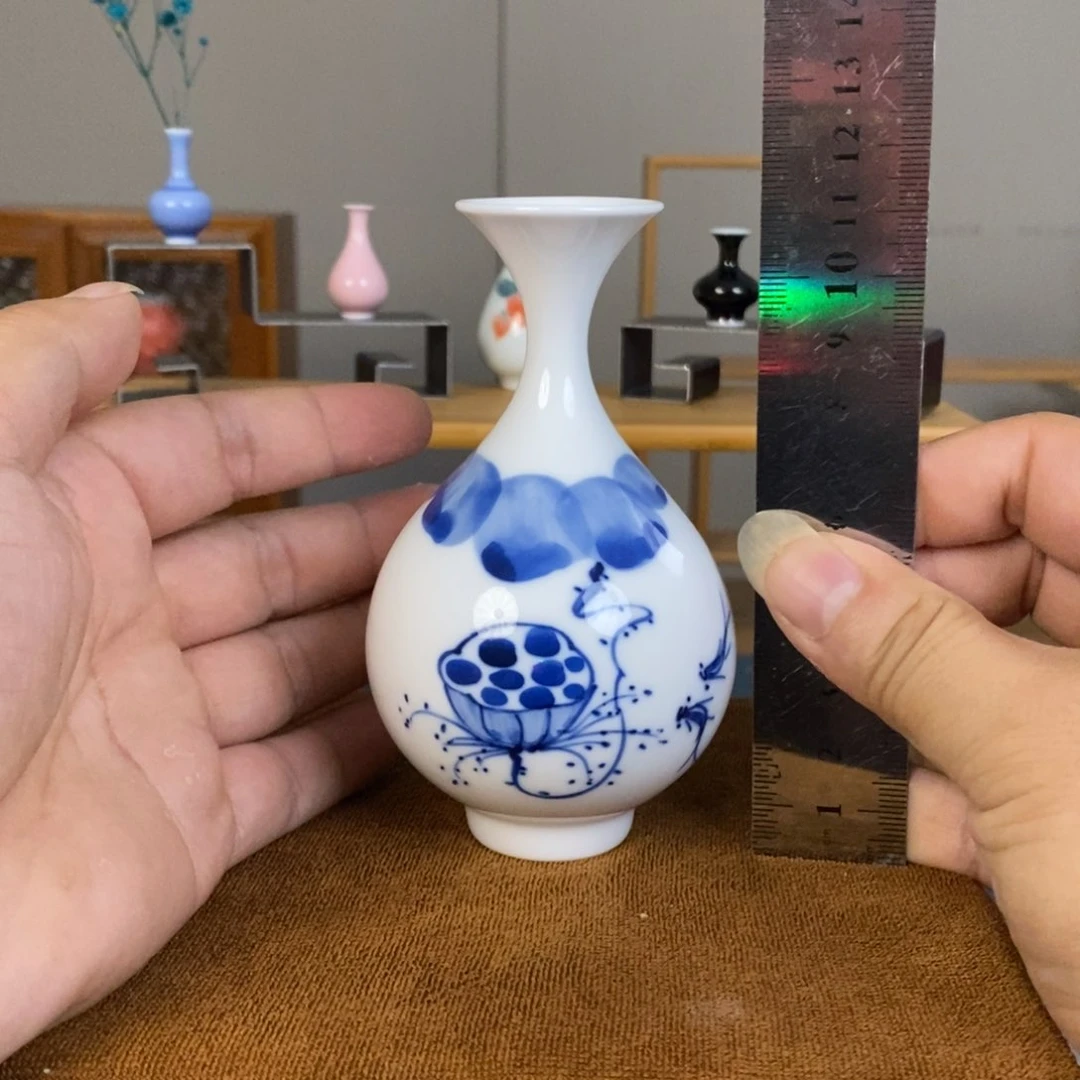 摆件景德镇瓷器精品陈列中