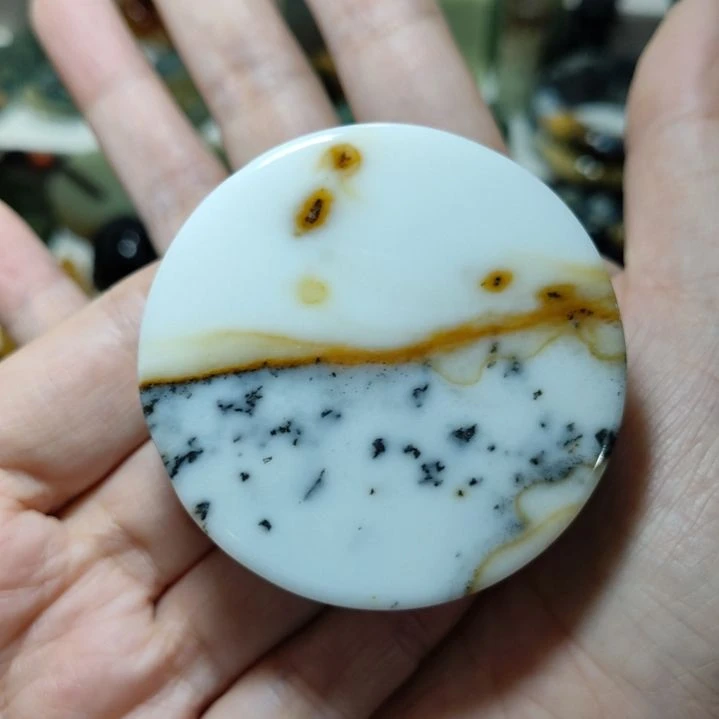 岫玉未镶嵌镯子心款式