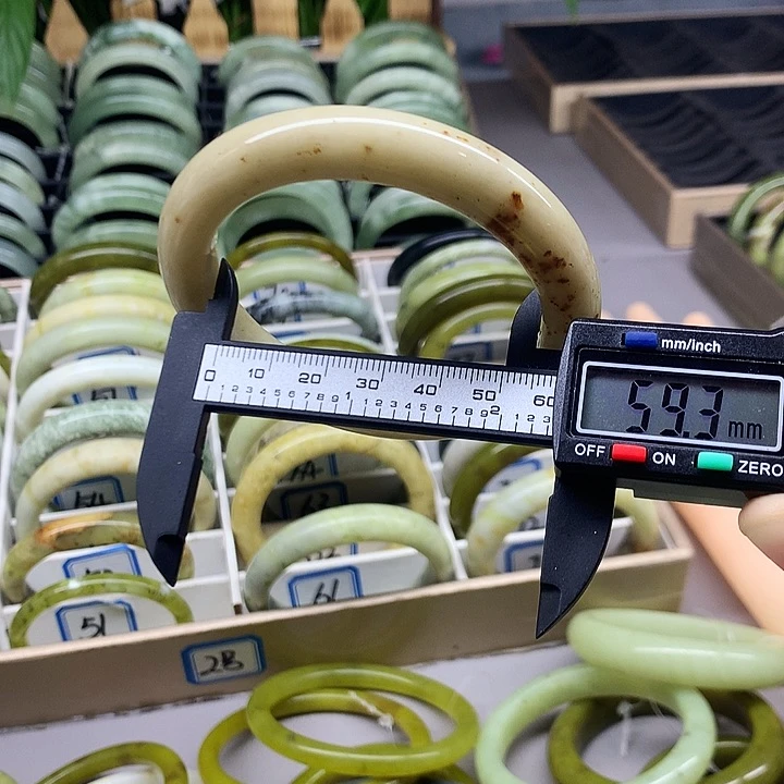 未镶嵌蛇纹石玉手镯75