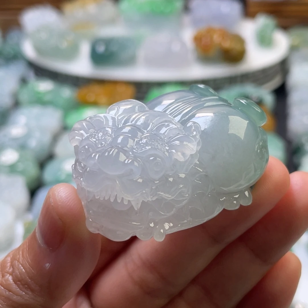 翡翠未镶嵌颈饰貔貅