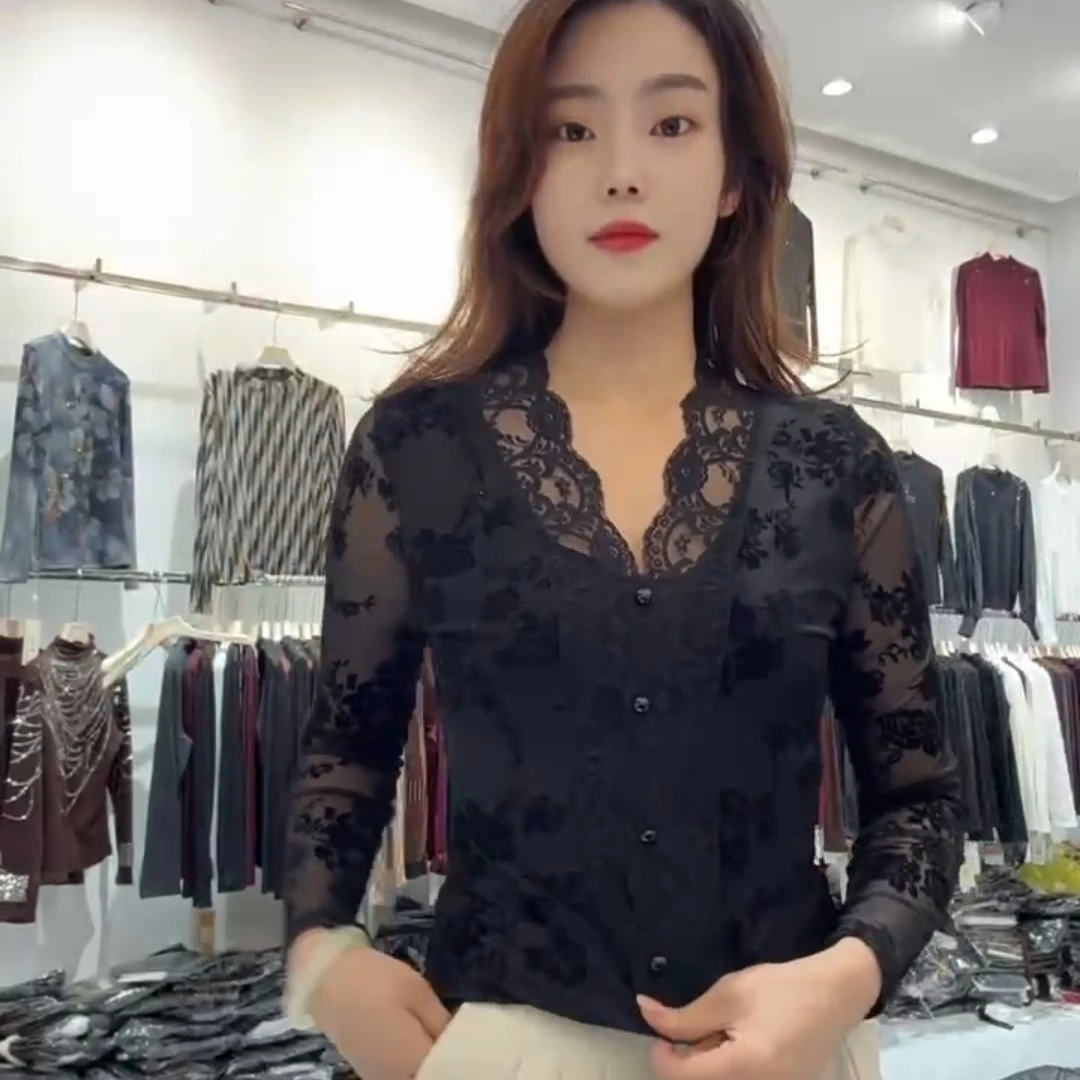 8525蕾丝V领打底衫女春季款设计感修身显瘦内搭小衫长袖性感上衣