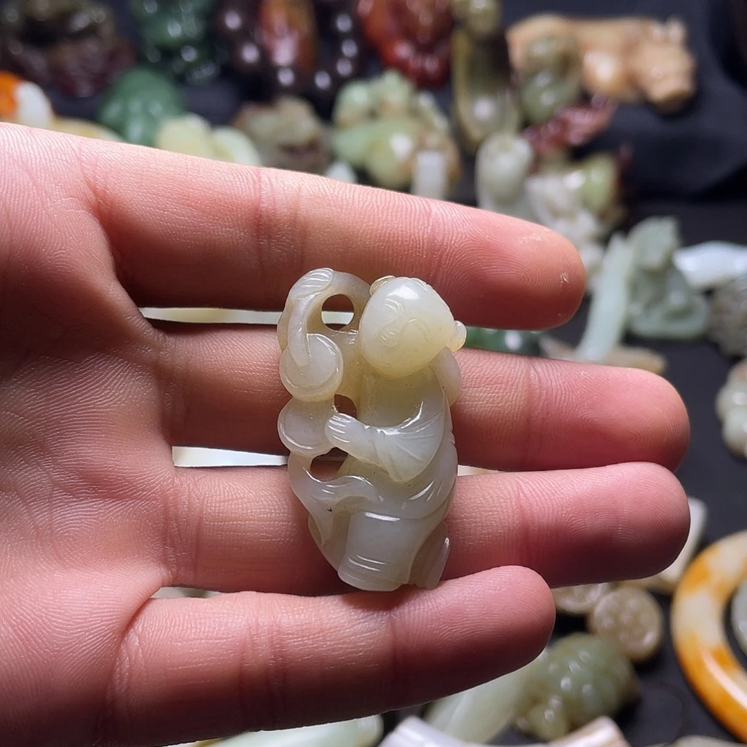 荷***9和田玉（糖玉）未镶嵌颈饰