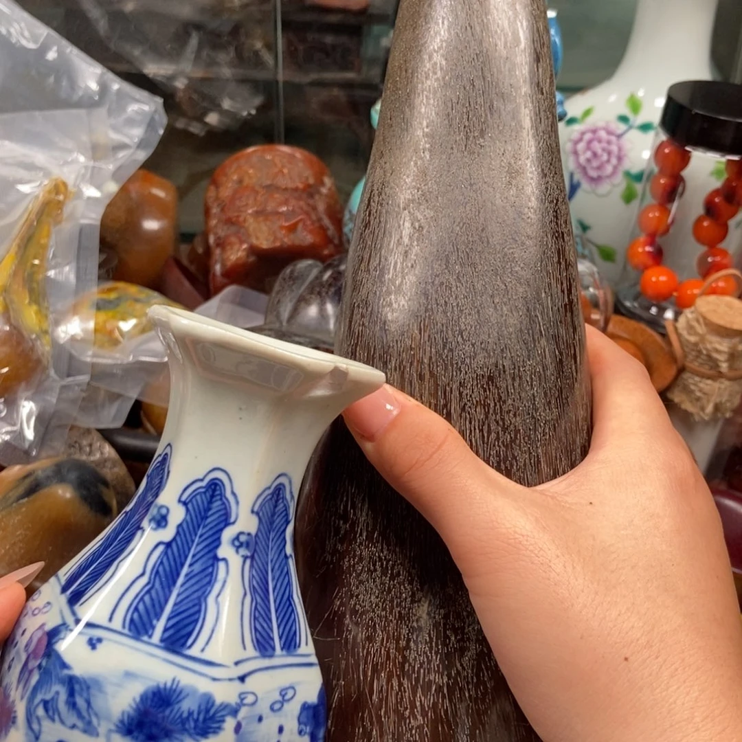 主播节目主持人和主持人的表演也