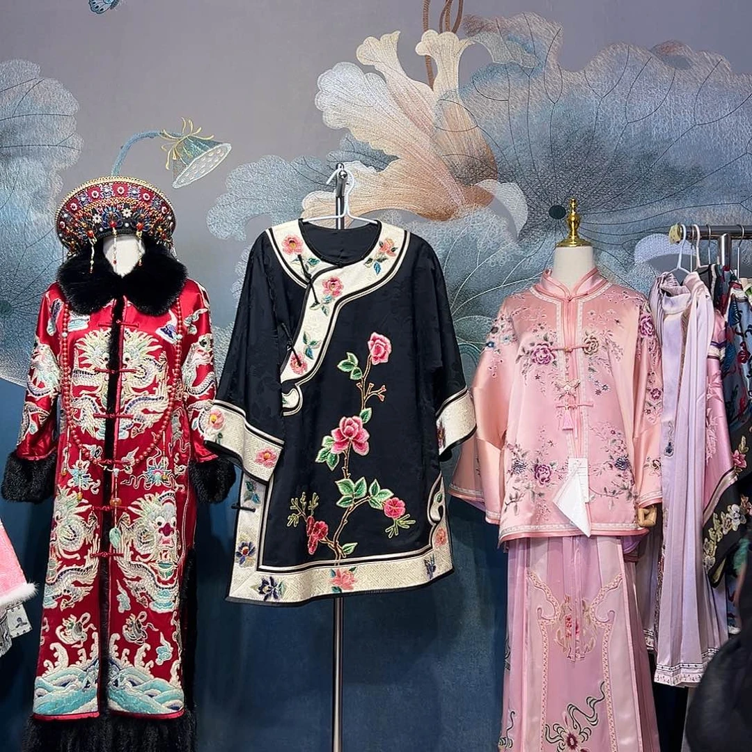 圆领斜襟老绣片太太服