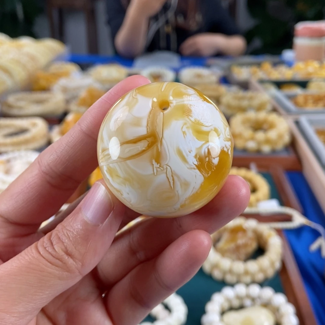 琥珀未镶嵌珠宝奇石27.25瓷白溶洞妖花公主扣