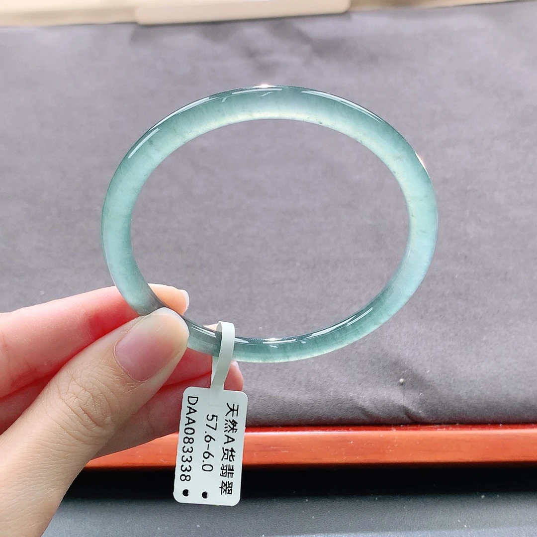 翡翠手镯未镶嵌天然