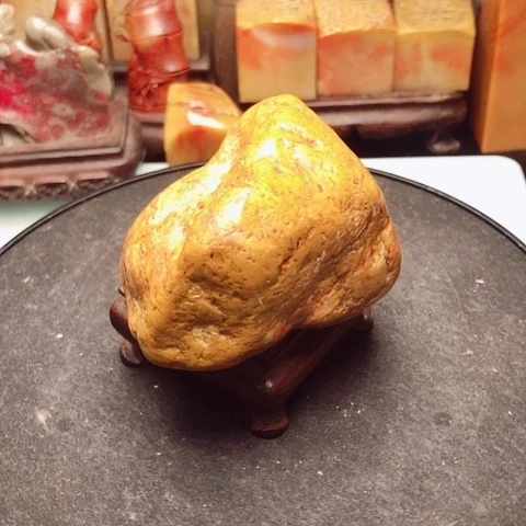 昌化石质地细腻柔软光滑