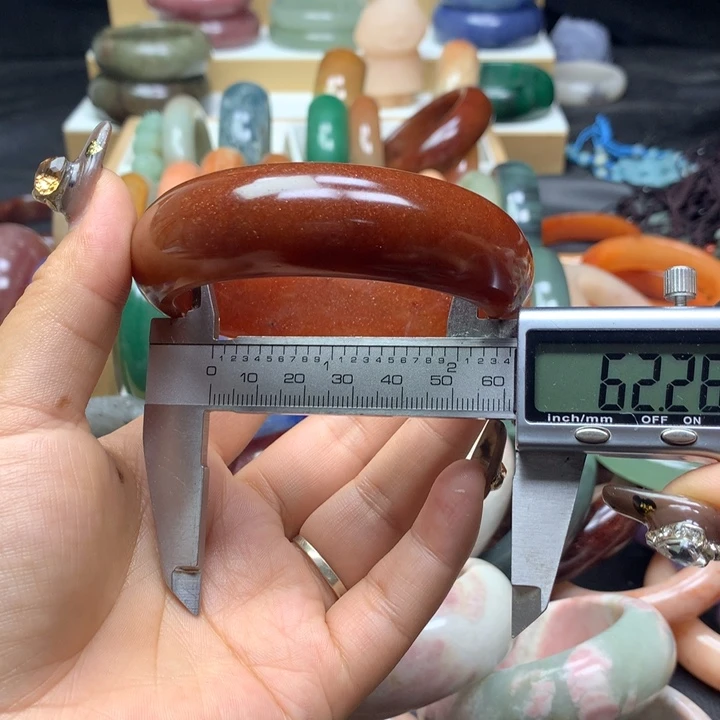未镶嵌手镯石英质玉