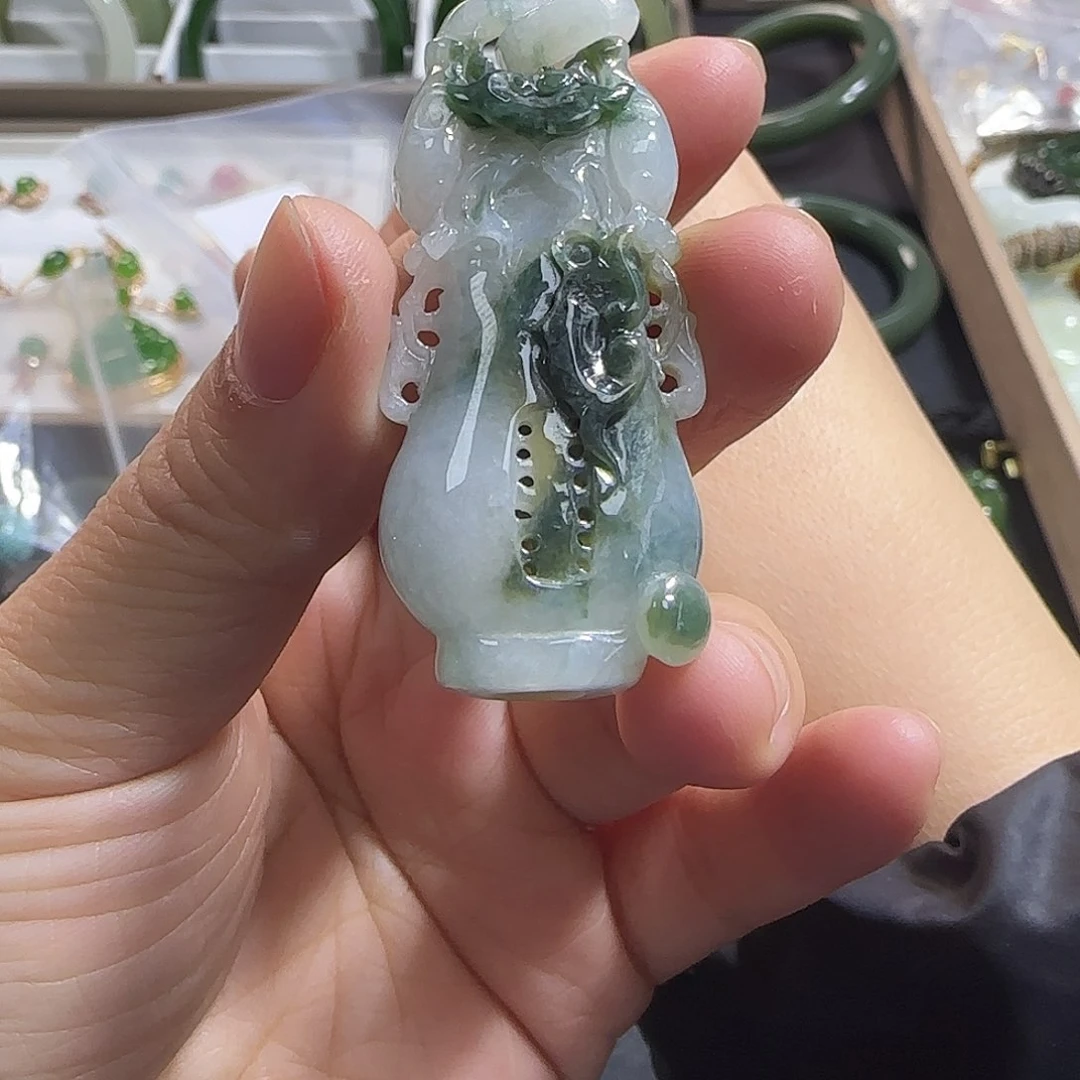 翡翠颈饰未镶嵌绿