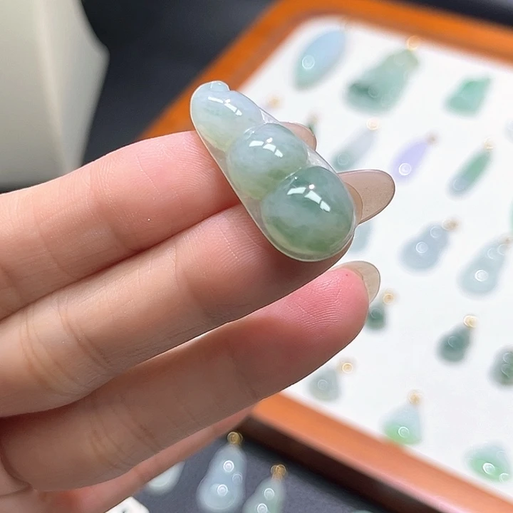 颈饰未镶嵌翡翠福豆