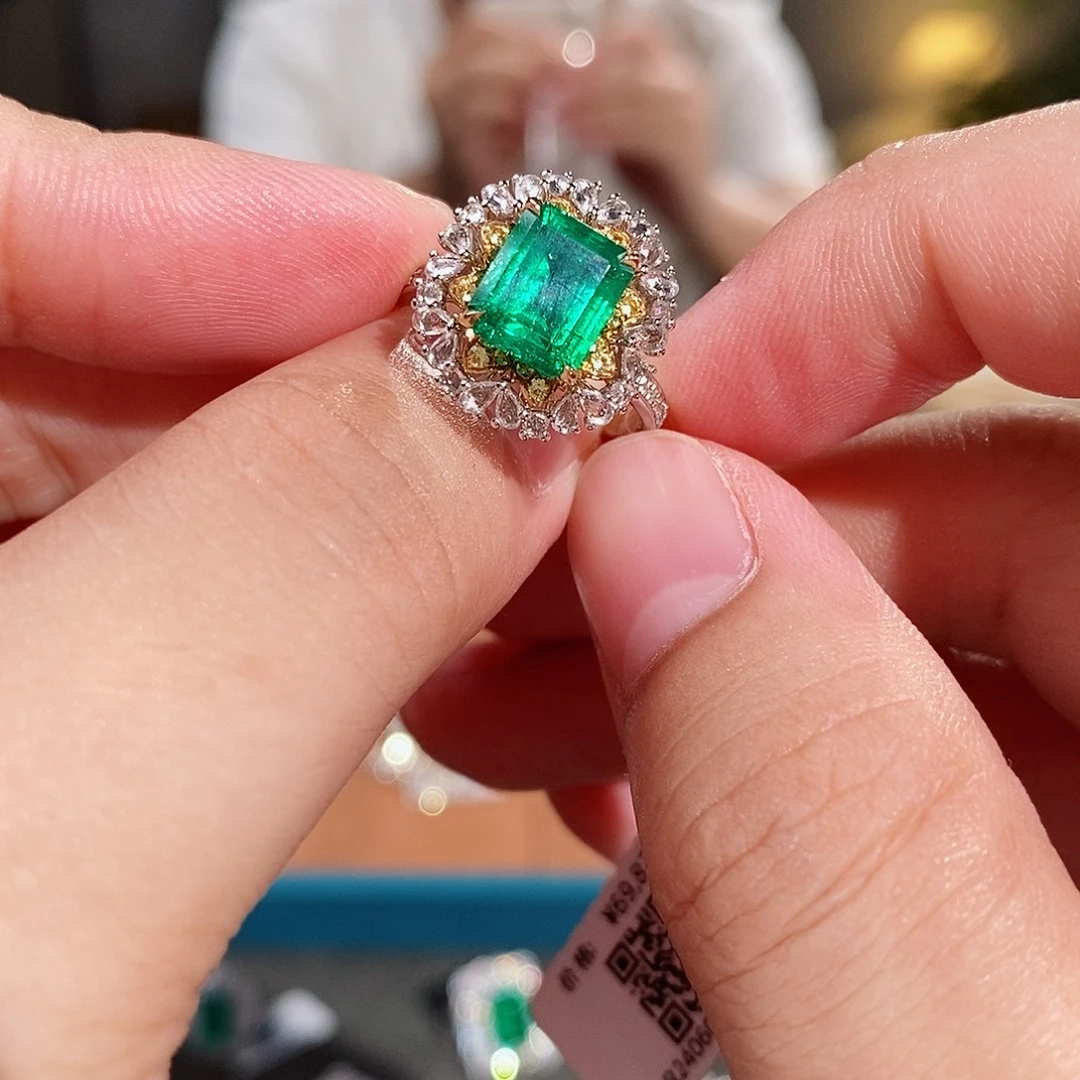 18K金镶嵌戒指祖母绿2.01ct