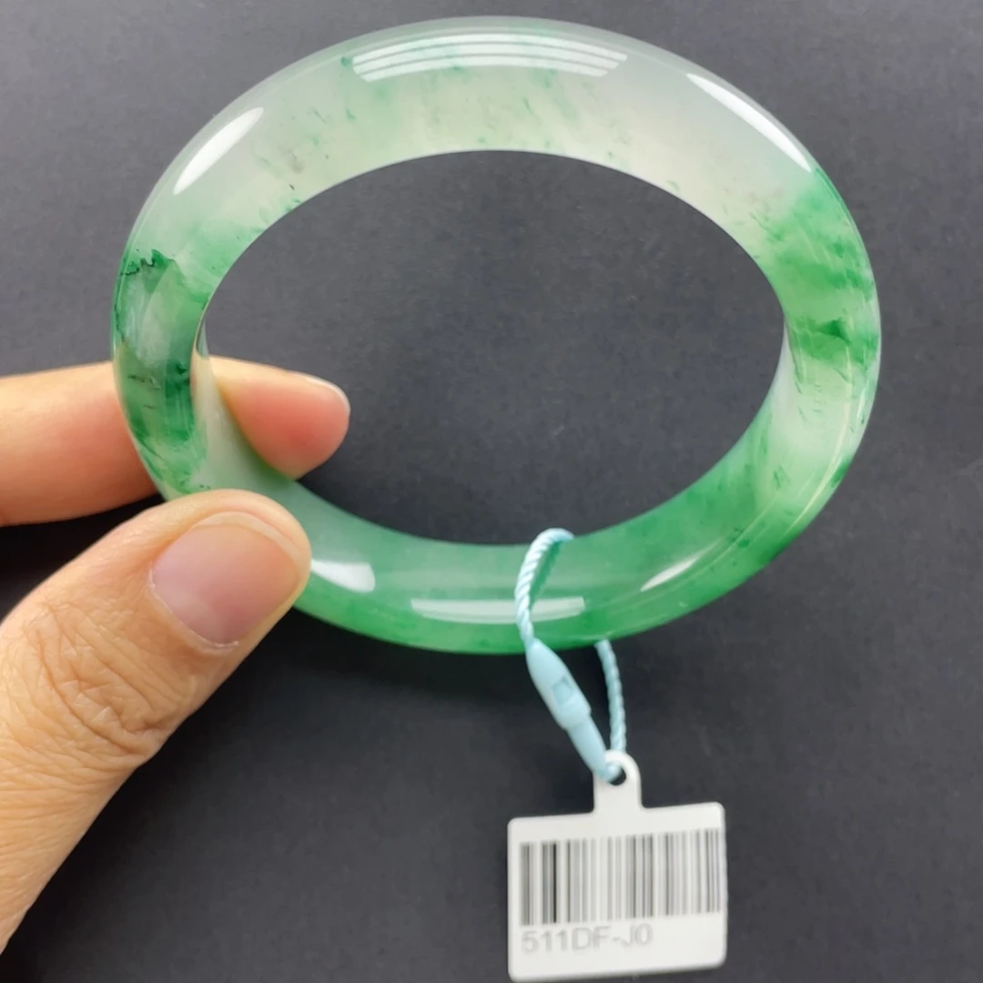 …***…石英质玉未镶嵌手镯